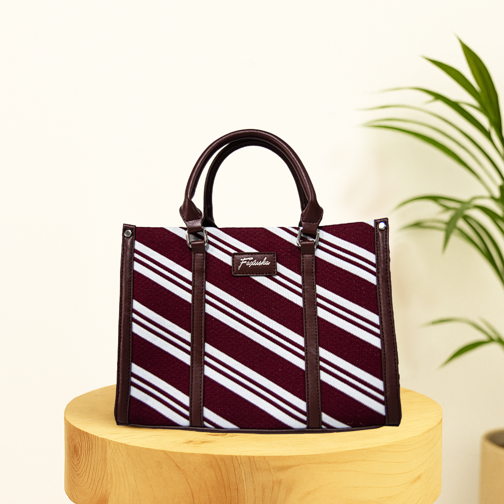 Trendy Women’s Shoulder Bag – Soft PU Leather Straps with Minimalist Design